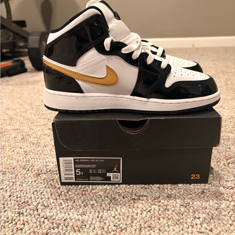 Jordan Kids Sneakers Black White Gold